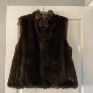 Women’s Faux fur  chocolate brown zip up vest No brand